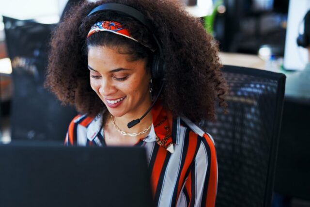 Outsourced customer service team handling ecommerce support in contact center